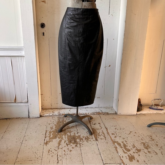 'toffs Black Leather Crocodile Imprint Midi Pencil Skirt - Picture 8 of 9
